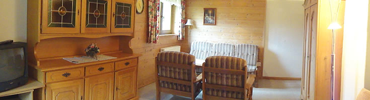 Wohnzimmer mit Ausziehcouch